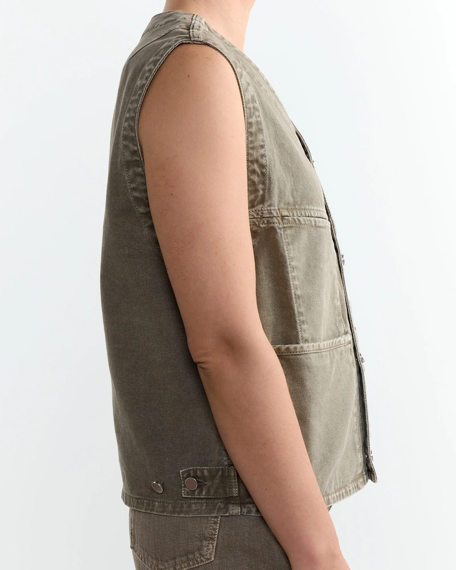 Sleeveless Gilet in Snow Olive