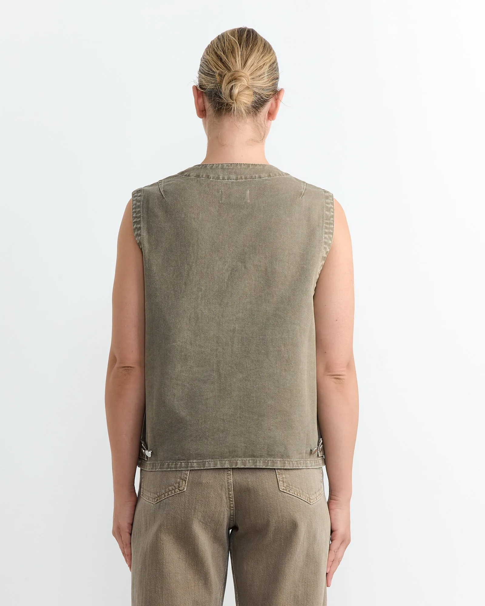 Sleeveless Gilet in Snow Olive